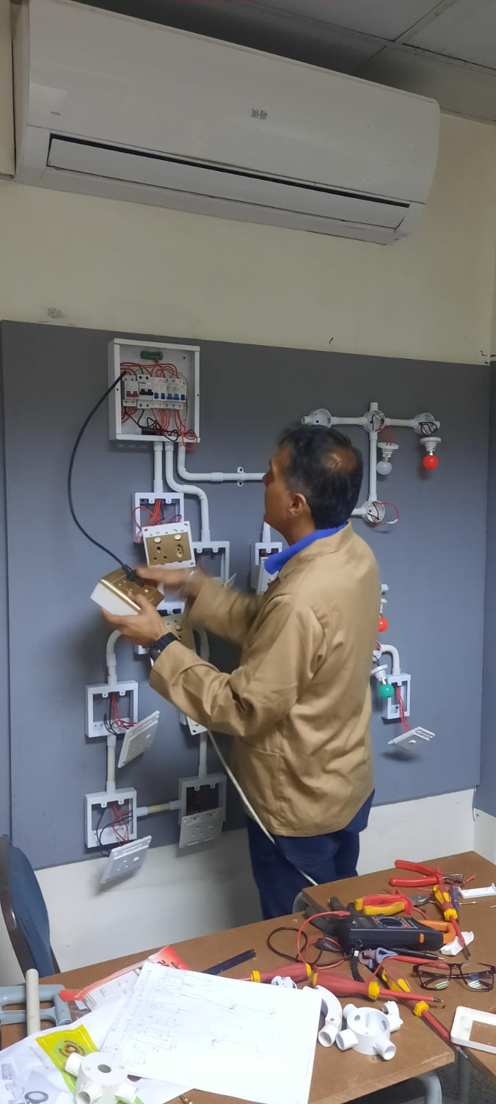 Wireman's Licence (Certificate of Compliance) workshop 9